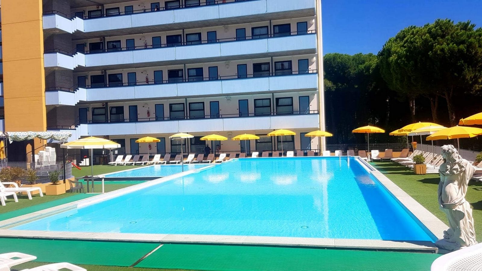 hotel pinarella di cervia con piscina