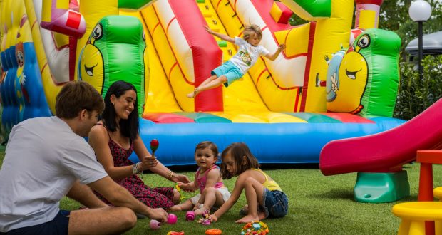 BIMBO GRATIS a fine maggio porta la tua famiglia a Riccione... conviene!