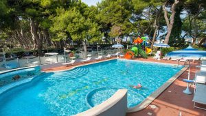 Speciali sconti: hotel con piscina e spiaggia privata!