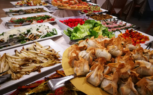 Buffet di verdure e antipasti