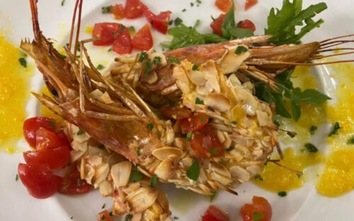 Gamberone alle mandorle con concassé di pomodorini