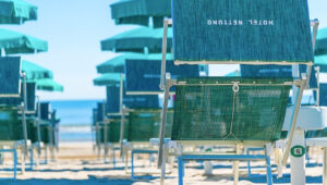 Kind, Strand & Parkplatz – alles kostenlos! 🌞🏖️