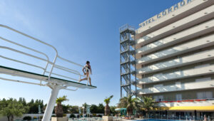 Juillet dans un hôtel en bord de mer avec piscine