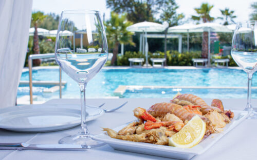 Lunch with view of the pool