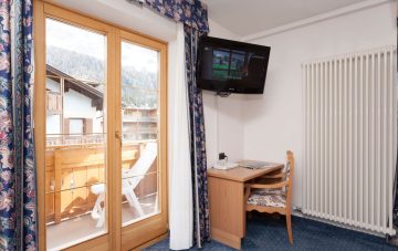 Matrimoniale con letto a baldacchino