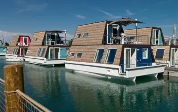 Houseboat Lagoon