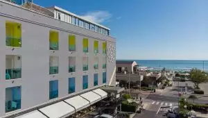 Offerta luglio Hotel fronte mare Riccione