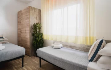 Zimmer mit Verbindungstür