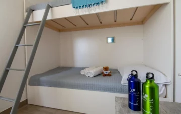 Zimmer mit Verbindungstür