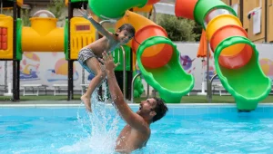 Due Ragazzi Gratis tutta l'estate fino a 18 anni......