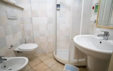 Communicating Rooms with single beds