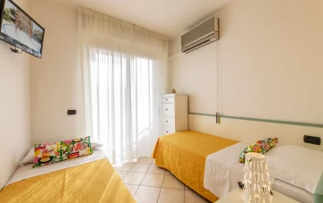 Communicating Rooms with single beds