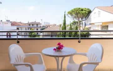 Communicating Rooms with single beds