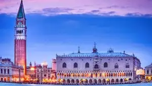 Biglietto vaporetto + aperitivo e cena veneziana