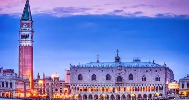 Biglietto vaporetto + aperitivo e cena veneziana