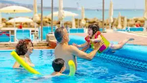 Spiaggia con piscina, bevande, transfer INCLUSI!