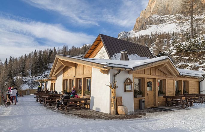 Itinerari di coppia tra malghe e baite, tra le attività più romantiche da fare in inverno a Primiero San Martino di Castrozza
