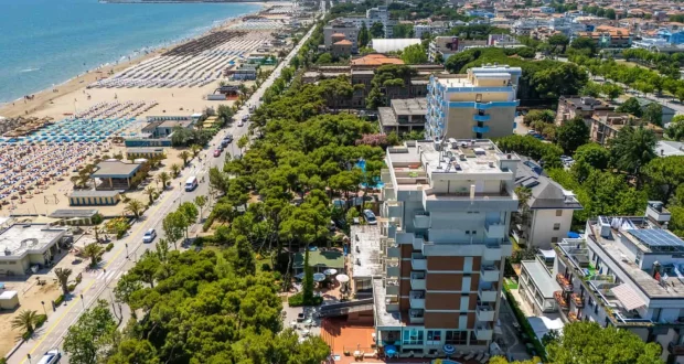 Italien-Urlaub 2026: Meerblick, Pinienhain & 15% Frühlings-Rabatt!