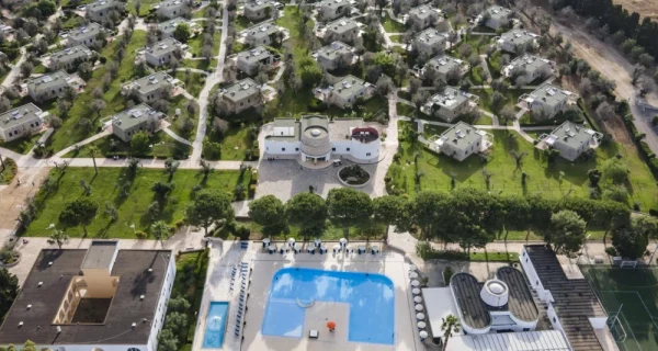 Color Dolmen Family Village