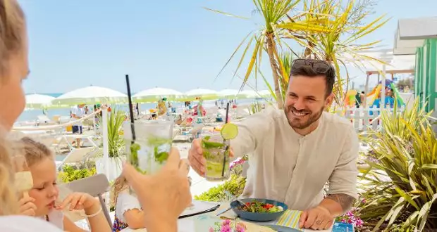 Mai en pension complète, plage comprise
