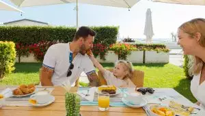 Inclusi spiaggia, piscina, parcheggio, animazione