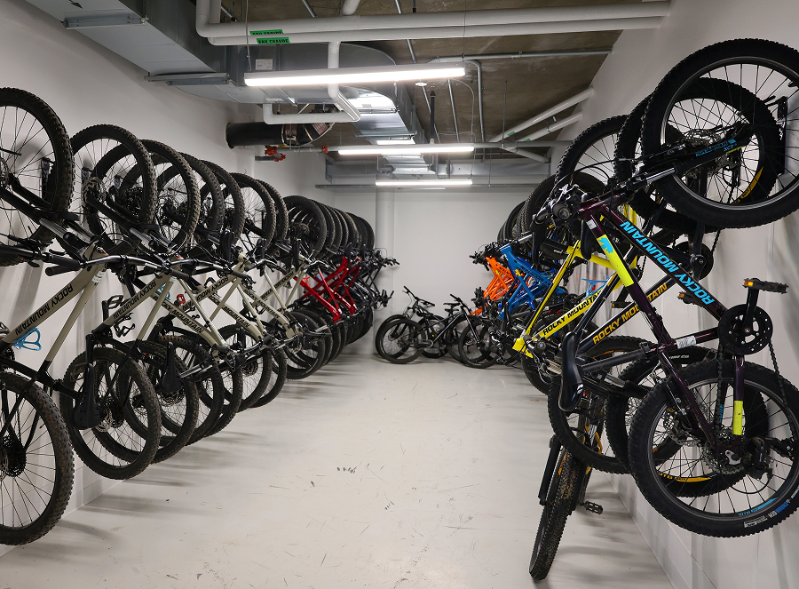 Una bike room ad uso gratuito in un hotel All Inclusive