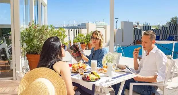 Relax, sea and great food: only 3 rooms left!