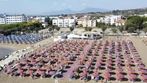 GIUGNO: MENO PENSIERI, PIU' PIEDI NELLA SABBIA !!