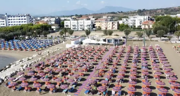 GIUGNO: MENO PENSIERI, PIU' PIEDI NELLA SABBIA !!